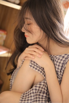 王妃打开双腿调教含玉势